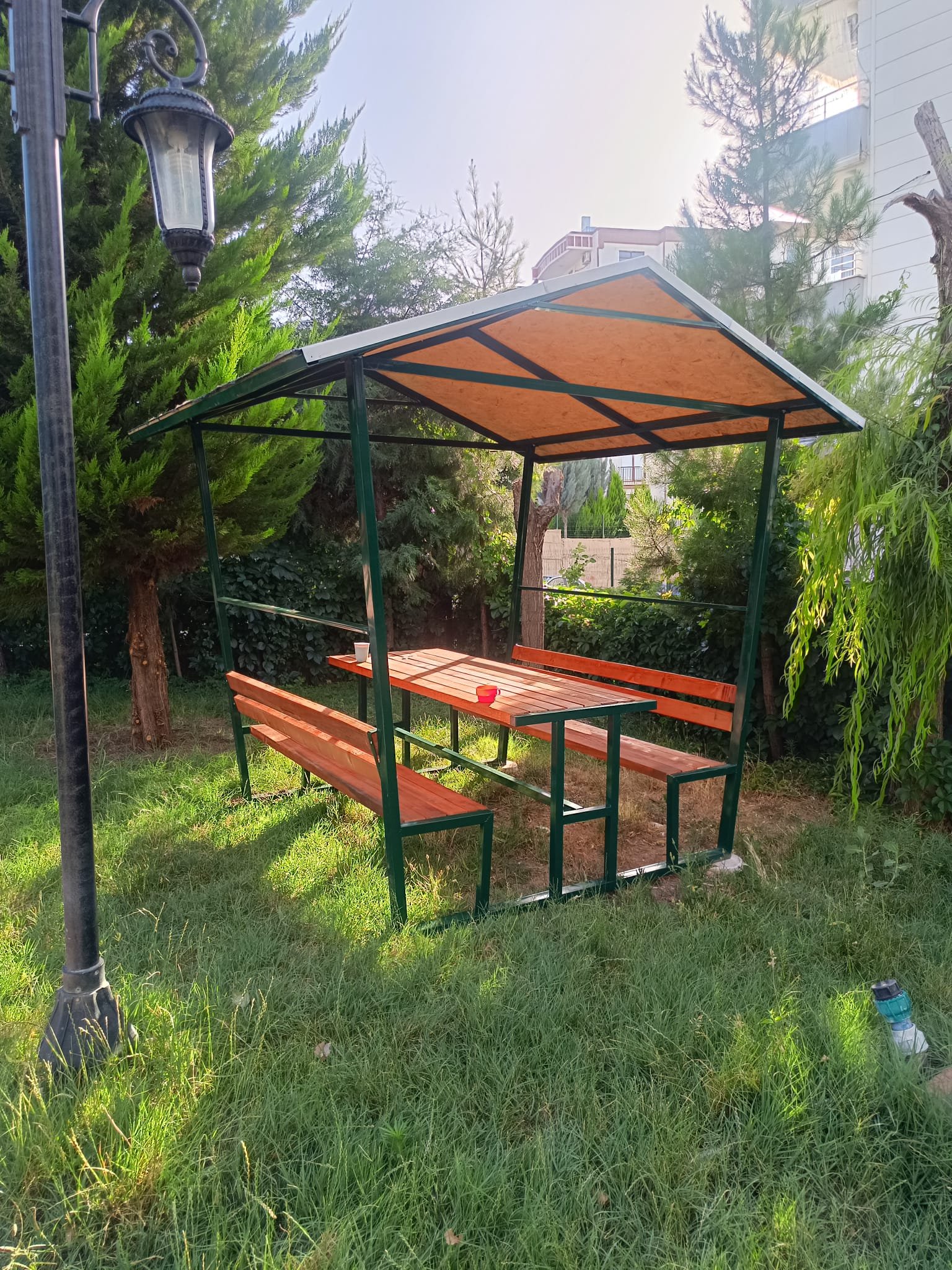 Çatılı piknik masaları1